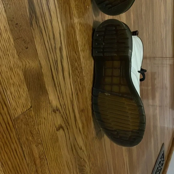 Dr Martens - Women's 1460 Smooth Leather Combat Boots - like new - Picture 8 of 11